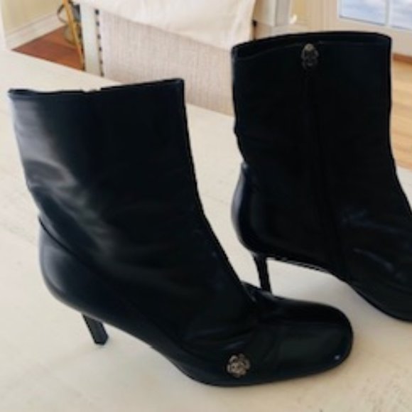 CHANEL BLACK BOOTS WITH 3.5 INCH HEELS (excellent condition-like new) - Picture 4 of 8
